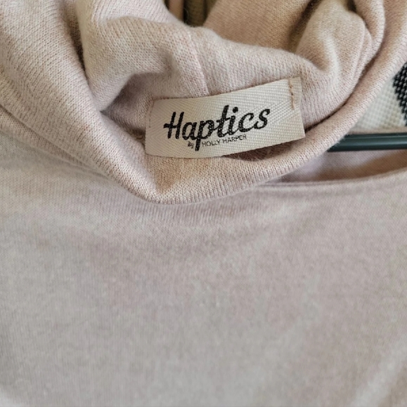 NWOT Haptics loose turtleneck with one cold shoulder long sleeve L but fits 1x - Picture 3 of 4